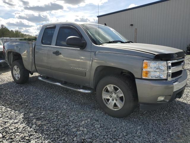 2GCEC19C871683371 - 2007 CHEVROLET SILVERADO C1500 GRAY photo 4