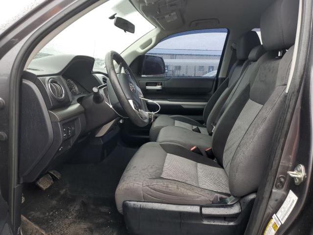 5TFUM5F11HX071374 - 2017 TOYOTA TUNDRA DOUBLE CAB SR/SR5 GRAY photo 7