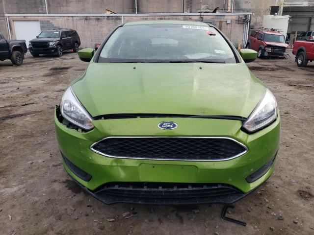 1FADP3K25JL257643 - 2018 FORD FOCUS SE GREEN photo 5