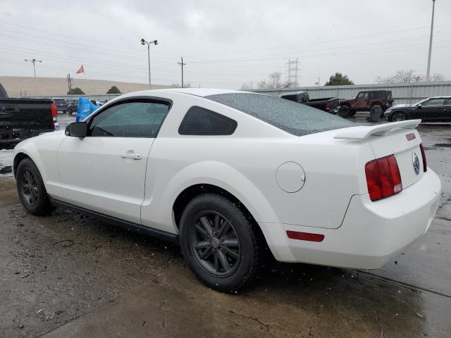 1ZVFT80N865199920 - 2006 FORD MUSTANG WHITE photo 2