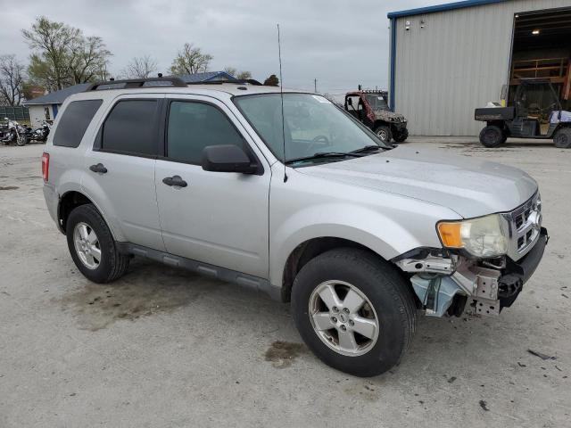 1FMCU0DG7BKB40865 - 2011 FORD ESCAPE XLT SILVER photo 4