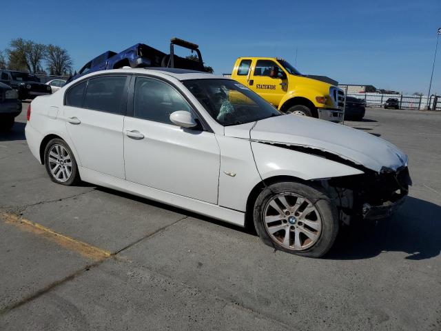 WBAVC53517FZ70378 - 2007 BMW 328 I SULEV WHITE photo 4