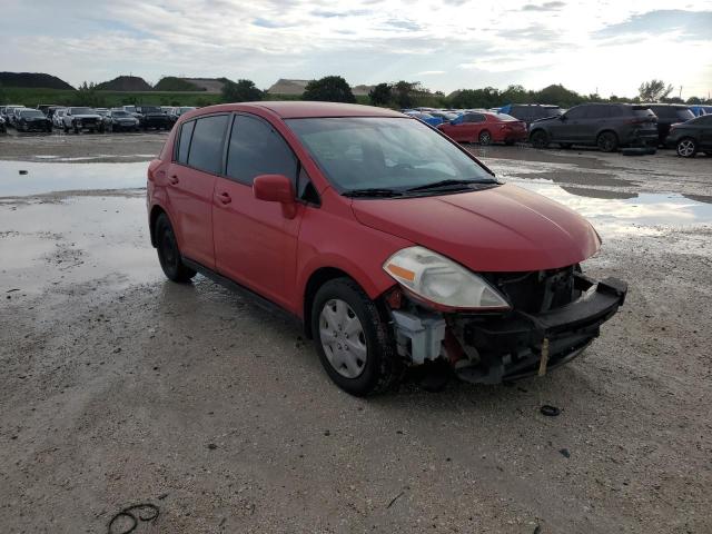 3N1BC1CP1BL398441 - 2011 NISSAN VERSA S RED photo 4