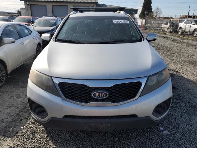 5XYKTDA2XBG176591 - 2011 KIA SORENTO BASE SILVER photo 5