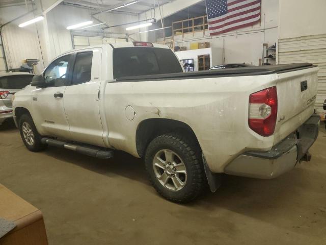 5TFUW5F1XGX580016 - 2016 TOYOTA TUNDRA DOUBLE CAB SR/SR5 WHITE photo 2