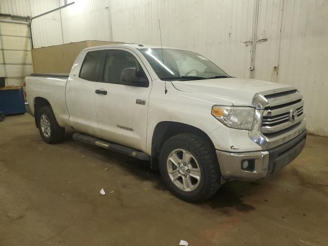 5TFUW5F1XGX580016 - 2016 TOYOTA TUNDRA DOUBLE CAB SR/SR5 WHITE photo 4