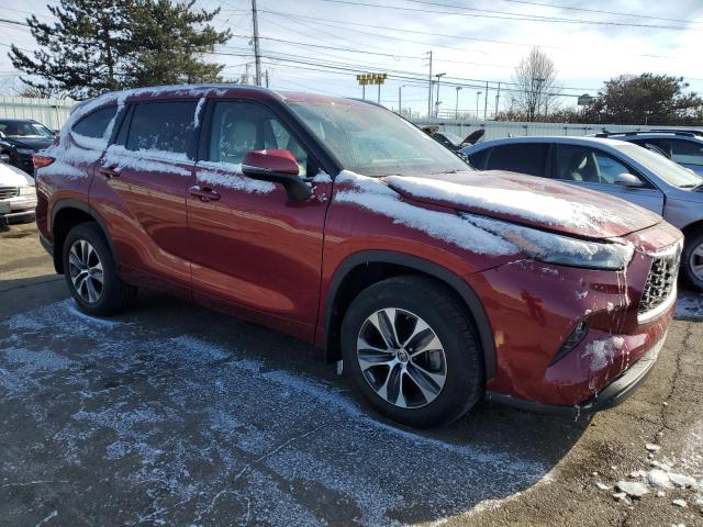 5TDGZRBH9NS573513 - 2022 TOYOTA HIGHLANDER XLE RED photo 4