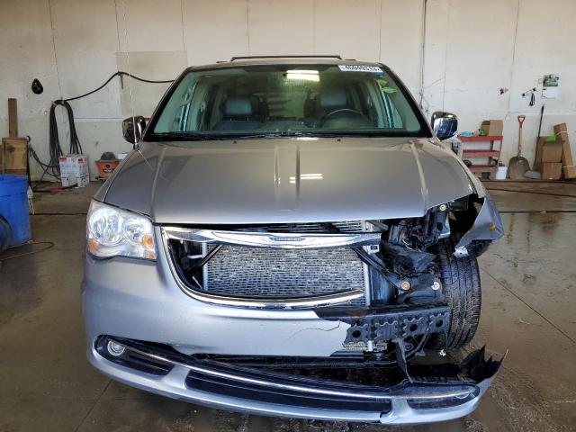 2C4RC1CG0DR625460 - 2013 CHRYSLER TOWN & COU TOURING L SILVER photo 5