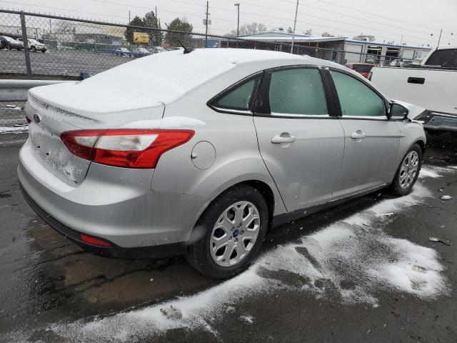 1FAHP3F21CL355650 - 2012 FORD FOCUS SE SILVER photo 3