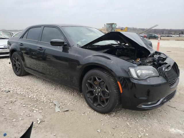 2C3CCAGG2KH648746 - 2019 CHRYSLER 300 S BLACK photo 4