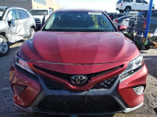 4T1B11HK0JU601531 - 2018 TOYOTA CAMRY L BURGUNDY photo 5