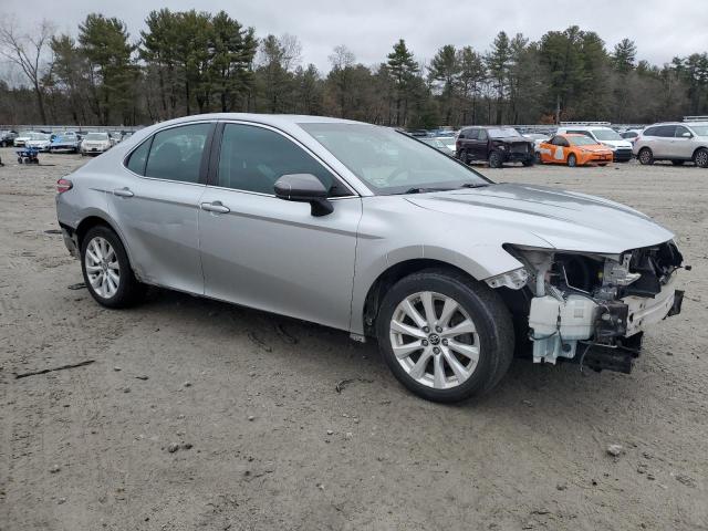 4T1B11HK7JU118327 - 2018 TOYOTA CAMRY L SILVER photo 4