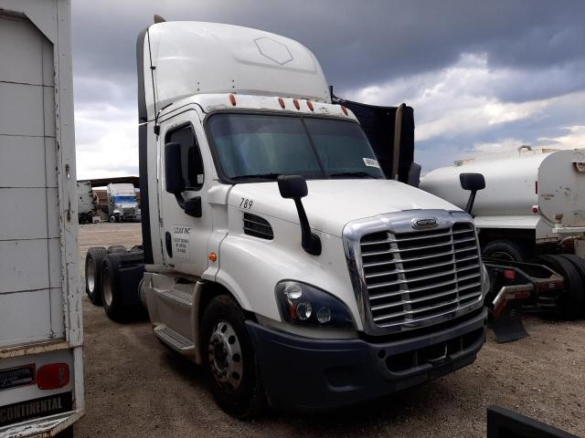 3AKJGBDV9FSGF8095 - 2015 FREIGHTLINER CASCADIA 1 WHITE photo 1