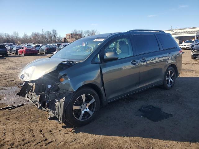 2011 TOYOTA SIENNA XLE, 