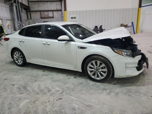 5XXGT4L32JG255851 - 2018 KIA OPTIMA LX WHITE photo 4