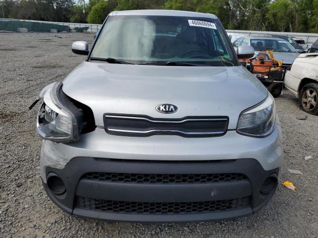 KNDJN2A28H7501027 - 2017 KIA SOUL SILVER photo 5