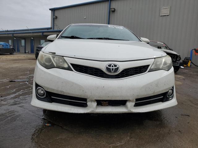 4T1BF1FK4EU457590 - 2014 TOYOTA CAMRY L WHITE photo 5