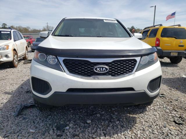 5XYKT3A14CG245567 - 2012 KIA SORENTO BASE WHITE photo 5