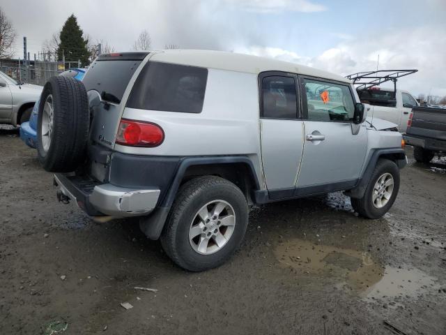 JTEBU11F970069779 - 2007 TOYOTA FJ CRUISER SILVER photo 3