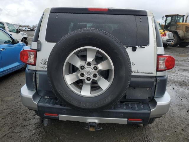 JTEBU11F970069779 - 2007 TOYOTA FJ CRUISER SILVER photo 6