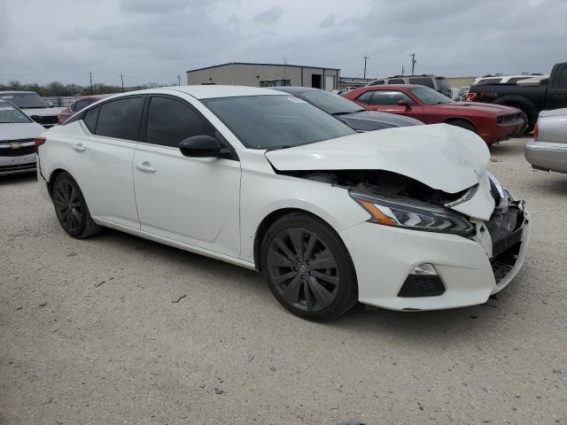 1N4BL4CV9KC129375 - 2019 NISSAN ALTIMA SR WHITE photo 4