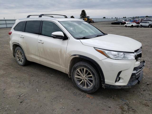 5TDJZRFH0HS514242 - 2017 TOYOTA HIGHLANDER SE WHITE photo 4