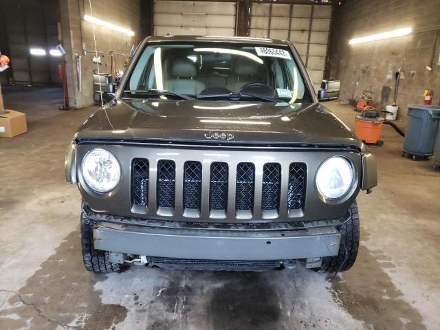 1C4NJRFB6FD271324 - 2015 JEEP PATRIOT LATITUDE GREEN photo 5