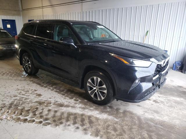 5TDGZRBH9MS526562 - 2021 TOYOTA HIGHLANDER XLE BLACK photo 4