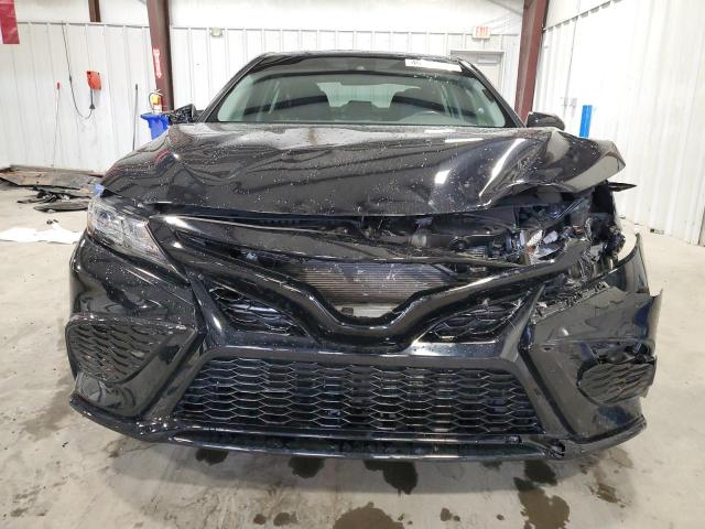 4T1G11AK3PU800940 - 2023 TOYOTA CAMRY SE NIGHT SHADE BLACK photo 5