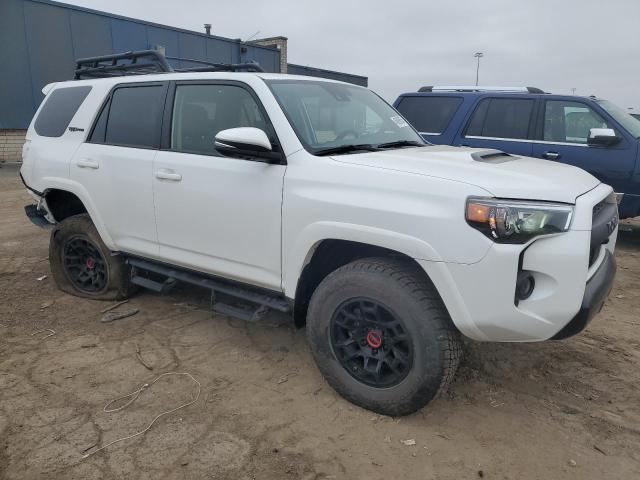 JTELU5JR1P6135714 - 2023 TOYOTA 4RUNNER SE WHITE photo 4