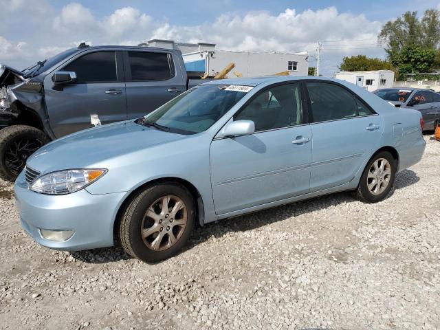 4T1BF30K65U598889 - 2005 TOYOTA CAMRY LE BLUE photo 1