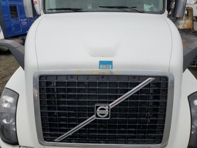 4V4NC9EH1GN961112 - 2016 VOLVO VN VNL WHITE photo 7