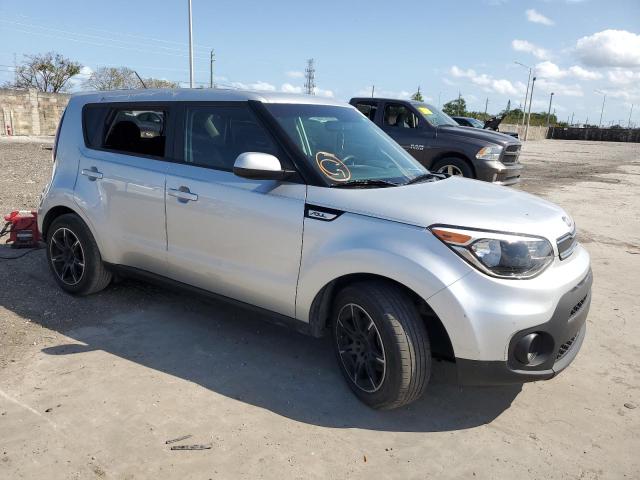 KNDJN2A21K7008085 - 2019 KIA SOUL SILVER photo 4