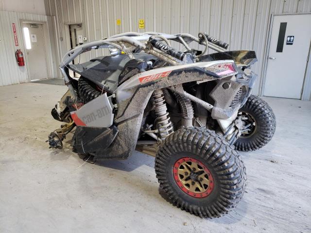 3JBVXAW43KK002213 - 2019 CAN-AM MAVERICK X RS TURBO R SILVER photo 3