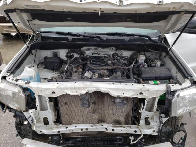 5TFDY5F12HX638681 - 2017 TOYOTA TUNDRA CREWMAX SR5 WHITE photo 11