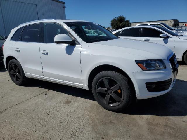 WA1LKAFP7AA094174 - 2010 AUDI Q5 PREMIUM PLUS WHITE photo 4