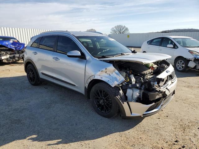 KNDCB3LC6H5093314 - 2017 KIA NIRO FE SILVER photo 4