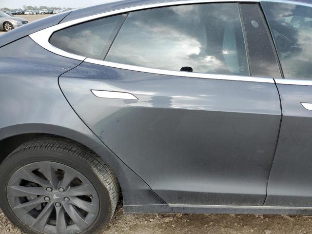 5YJSA1E26JF285490 - 2018 TESLA MODEL S ნაცრისფერი ფოტო 10