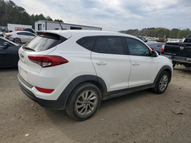 KM8J23A45HU407829 - 2017 HYUNDAI TUCSON SE WHITE photo 3