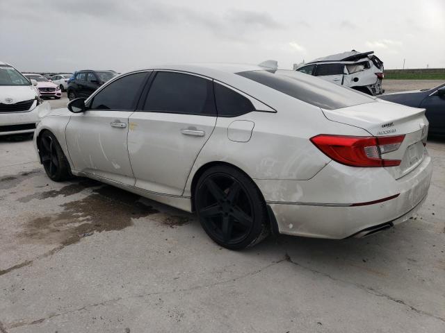 1HGCV2F97JA030478 - 2018 HONDA ACCORD TOURING WHITE photo 2