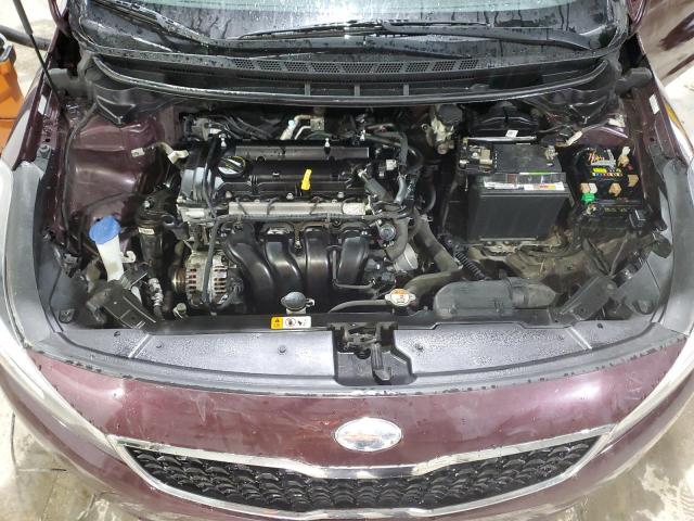 3KPFK4A77JE258340 - 2018 KIA FORTE LX BURGUNDY photo 11