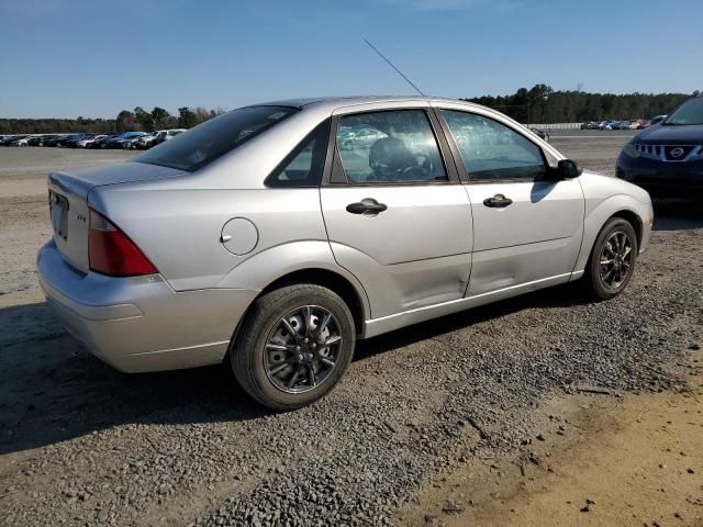 1FAFP34N35W105865 - 2005 FORD FOCUS ZX4 SILVER photo 3