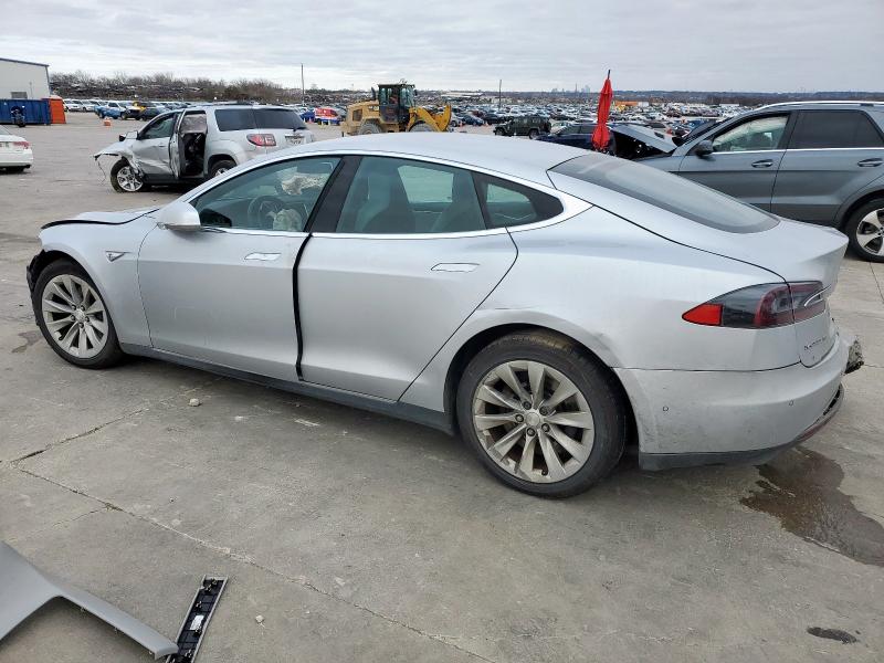 5YJSA1E26GF134156 - 2016 TESLA MODEL S Gümüş foto 2