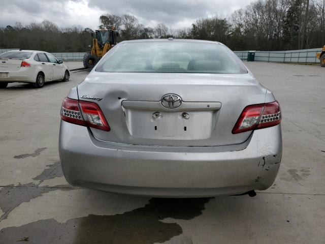 4T1BF3EK0BU198606 - 2011 TOYOTA CAMRY BASE SILVER photo 6