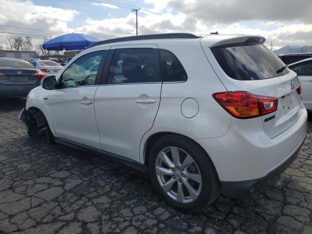 4A4AP4AW2FE041955 - 2015 MITSUBISHI OUTLANDER SE WHITE photo 2