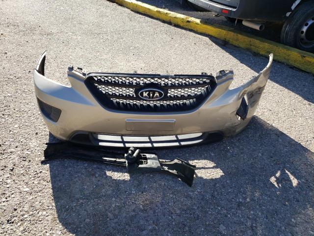 KNAFG525777055636 - 2007 KIA RONDO BASE TAN photo 13