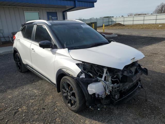 3N1CP5CU1KL526246 - 2019 NISSAN KICKS S WHITE photo 4