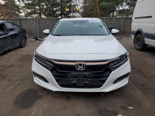 1HGCV2F95KA036121 - 2019 HONDA ACCORD TOURING WHITE photo 5