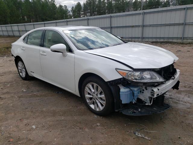 JTHBW1GG8D2037435 - 2013 LEXUS ES 300H WHITE photo 4