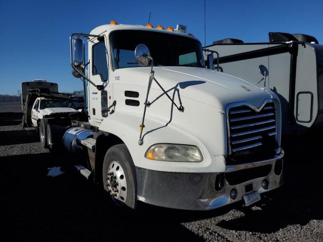 1M1AW07Y6BM014348 - 2011 MACK 600 CXU600 WHITE photo 1